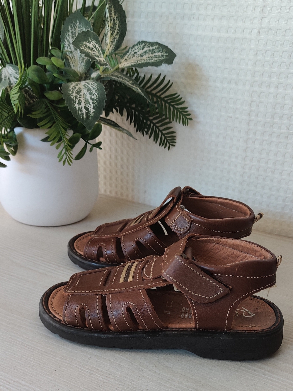 Roy's Boys Brown Leather Fisherman Sandals Size 11 - Picture 4 of 7